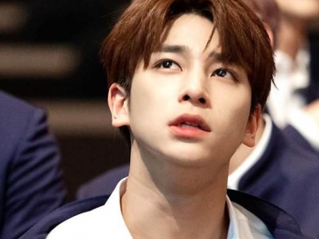 Pose Buka-Bukaan, Lee Hangyul Bikin Kaum Hawa Ambyar