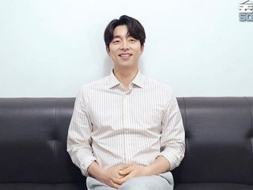  Pamer Foto Baru, Senyum Lebar Hingga Punggung Mempesona Gong Yoo Bikin Klepek-Klepek