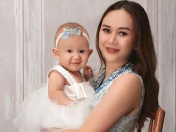  Aura Kasih Akui 'Pisah' Dengan Suami Bulenya