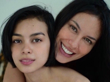 Kerap Dibilang Tak Mirip, Potret Lawas Sophia Latjuba 'Sulit' Dibedakan dari Eva Celia