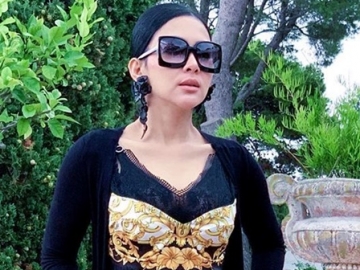 Kerap Disebut Pakai Barang KW, Intip Outfit Syahrini yang Kembar Bintang 'The King Eternal Monarch'