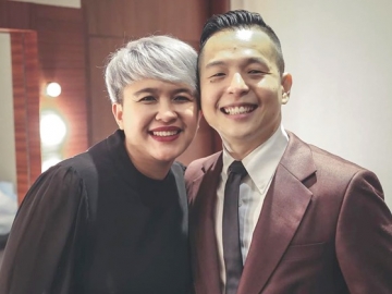 Ernest Prakasa Rayakan Ultah Pernikahan Lewat Momen Lawas Celana Basah Bersama Istri