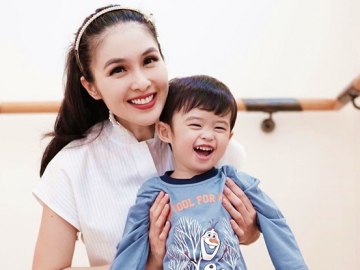 Pose Ganteng Sambil Bawa Bola Basket, Raphael Putra Sandra Dewi Ramai Disapa Tante-tante Artis