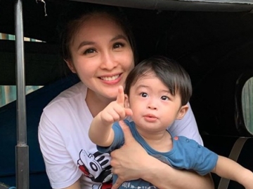 Raphael Moeis Tiru Gaya Food Vlogger Hits, Ngomong ‘Belepotan’ Bikin Sandra Dewi Cekikikan