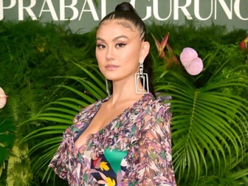 Tak Ragu Umbar Kemesraan, Agnez Mo Berdansa dengan Raphael Maitimo di Jalanan