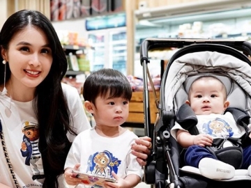 Baru 8 Bulan, Sandra Dewi Panik 'Ciduk' Rafa Suapi Sang Adik Buah Utuh