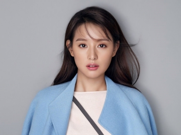 Sering Bikin Fans Kangen, Kim Ji Won Tampil Anggun di Majalah Harper's Bazaar