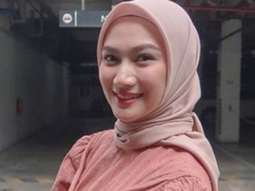   Rela Tak Mudik Ke Bandung, Melody Eks-JKT48 Minta Dikirimi Makanan Mama
