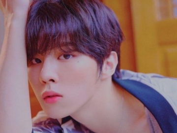 Rilis Album Solo Perdana, Kim Wooseok Tunjukan Karismanya di MV ‘Red Moon’