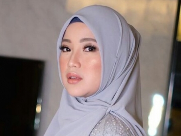 Chacha Frederica Bocorkan Sekilas Paras Bayi Perempuannya di Usia 1 Bulan