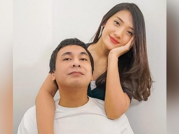 Raditya Dika Follow Akun IG Member Girl Group K-Pop Ini, Reaksi 'Dingin' Sang Istri Bikin Ketawa