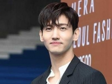 Changmin TVXQ Pose 'Panas' Bareng Anjing, 2 Member Super Junior Terpancing Ikutan Nimbrung