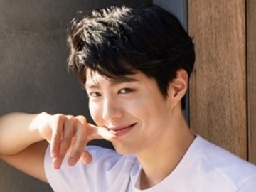 Pakai Kacamata Bak Bocah, Park Bo Gum Berterima Kasih Pada Fans Atas Perayaan Ultah