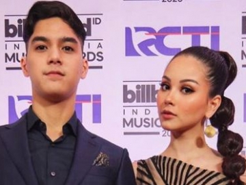 Dipeluk Mesra Alyssa Daguise dari Belakang, Caption Al Ghazali Auto ‘Potek’ Hati Fans