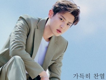 Tampil Maskulin di Majalah ARENA, Tatapan Tajam Chanyeol Bikin Fans Langsung Lemas