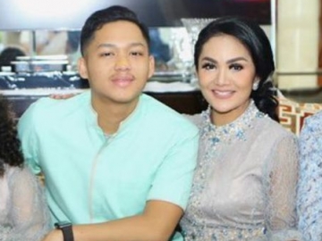 Azriel Hermansyah Disebut Beri Sindiran Tak Langsung ke Krisdayanti di Foto Keluarga