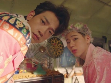 Zico dan Rain Tunjukan Kekesalan Pada Musim Panas yang Kocak di MV ‘Summer Hate’