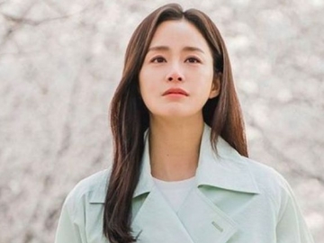 Sudah Berkepala Empat dan Beranak 2, Netter Terpesona Kecantikan Kim Tae Hee di Pemotretan Terbaru