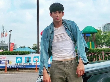 Kim Soo Hyun Dapat Dukungan Manis Dari Lee Hongki F.T. Island Meski Sedang Wamil