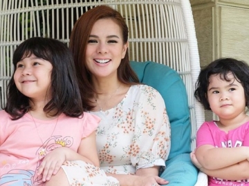 Iri Lihat Sang Kakak Mulai Masuk Sekolah, Gemasnya Isabel Putri Kedua Astrid Tiar Sampai Ngambek 