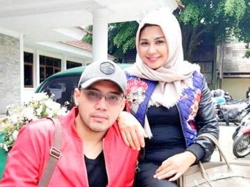 Diam-diam Bercerai dari Sandy Tumiwa, Vivi Paris Kini Nikahi Bule dan Sudah Melahirkan