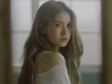 Jeon Somi Tampil Memukau di MV ‘What You Waiting For’