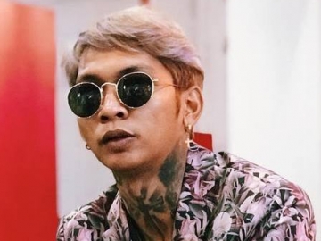 Penampilan Garang, Gaya Young Lex Momong Baby Zaenab Malah Lawak Banget