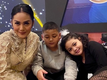 Peringati Hari Anak Nasional, Krisdayanti Bagikan Foto Manis Amora dan Kellen