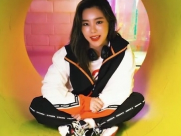 Kejutkan Penggemar, Wheein MAMAMOO Bawakan Lagu ‘Candy’ Baekhyun