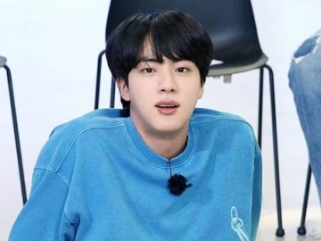 Gaya Jin BTS Rayu RM Pakai Kedipan Mata Sukses Bikin Perut Kaku