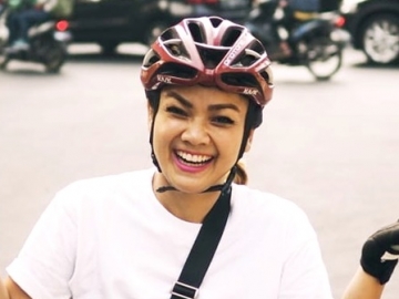Bukan Kecelakaan Tunggal, Nirina Zubir Bagikan Video Detik-detik Kronologi Sebelum Jatuh dari Sepeda