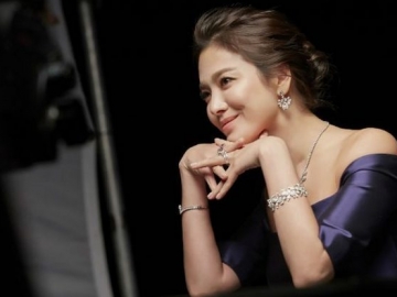 Song Hye Kyo Makin Bening Berbalut Perhiasan Mewah Chaumet, Netter Mulai Berkomentar Halu