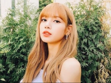 7 Inspirasi OOTD Ala Lisa BLACKPINK Bisa Ditiru Para Hijabers, Tertutup Sekaligus Modis!