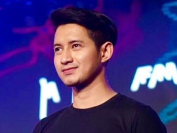 Ziarah Makam Olga Syahputra Malam Hari, Chand Kelvin Panen Sanjungan 