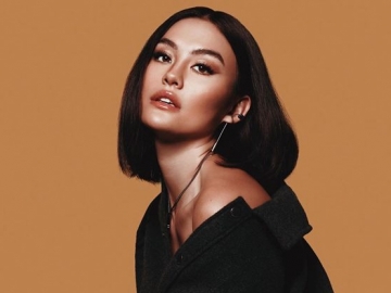 Biasa Tampil Ala Orang Luar, Agnez Mo Anggun Berbalut Baju Adat di Perayaan HUT RI ke-75