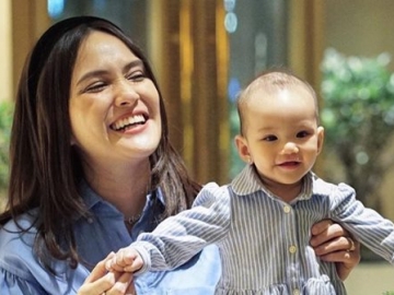 Shandy Aulia Masukkan Anak ke dalam Tas, Sikap Anteng Baby Claire Bikin Gemas Berjamaah