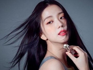 Tampilkan Ekspresi ‘Dingin’, Jisoo BLACKPINK Bak Putri Negeri Dongeng di Iklan Terbaru