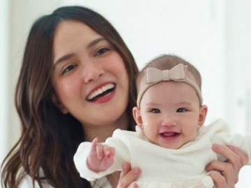 Shandy Aulia Rekam Momen Baby Claire Terjatuh Saat Belajar Berdiri, Pancing Komentar Begini