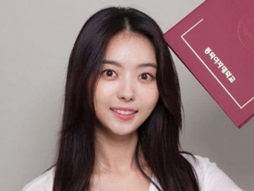 Nayoung Eks IOI Lulus Kuliah, Banjir Ucapan Dari Rekan Artis