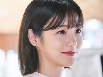 Shin Ye Eun Tampil Manis Saat Jadi Seniman Kaligrafi di ‘More Than Friends’