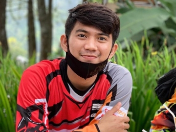 Kabar Talak Cerai Nadya Mencuat, Rizky DA Pilih Unggah Foto Bareng Sosok Penguat dan Tutup Komentar