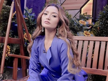 Siti Badriah Unggah Foto Masa Kecil Bareng Ibu, Wajah Ketus Disorot Hingga Ramai Dipuji 