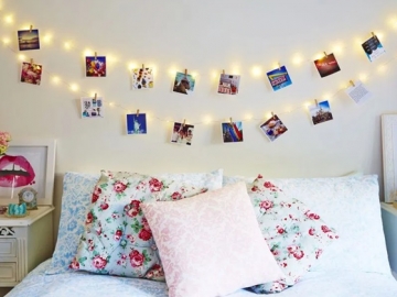 7 Ide Dekorasi Dinding Kamar Tidur Pakai Foto, Estetik dan Instagramable!
