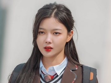 Kim Yoo Jung Pertimbangkan Gabung Agensi Park Seo Joon