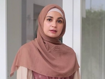 Tangis Langsung Pecah Lihat Bayi Dibuang di Got, Shireen Sungkar Tak Tega Sampai Tawarkan Beri ASI