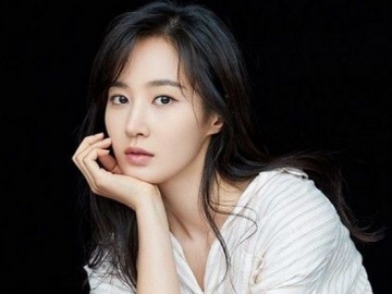 Yuri Bikin SONE Gembira Meski Umumkan Bahwa Perilisan Albumnya Bareng Member SNSD Tertunda