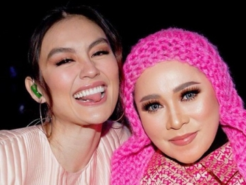 Duduk Terdepan Nonton Agnez Mo Live, Melly Goeslaw Terharu Ingat Kenangan 19 Tahun Lalu