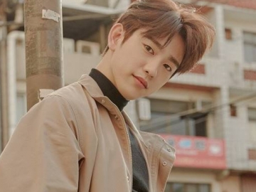 Bikin 'Ambyar', Jinyoung GOT7 Pamer Brewok Tipis di Siaran Langsung