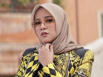 Olla Ramlan Beri Sindiran Tajam di Foto Cantik: Hati-hati dengan Orang yang Kalian Percaya