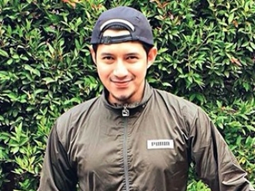 Ikut Peringati Ulang Tahun Pernikahan Raffi-Nagita, Pose Tangan Chand Kelvin Jadi Sorotan